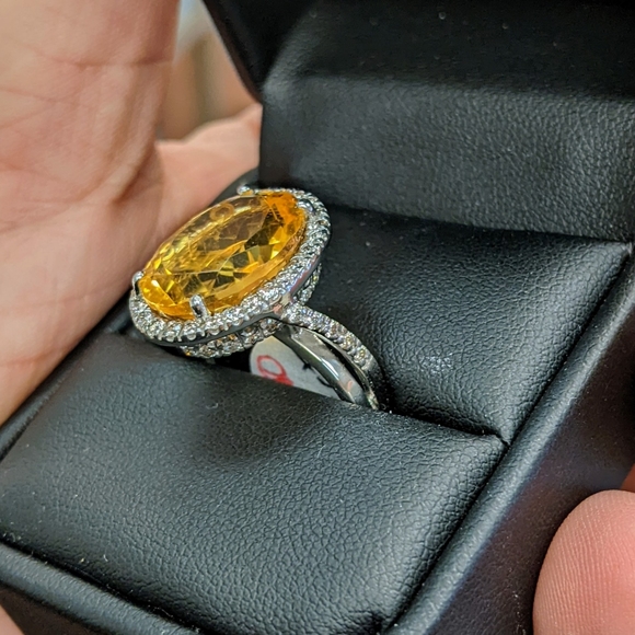 ***SOLD****"2.5ct yellow topaz and diamond ring - Picture 6 of 9